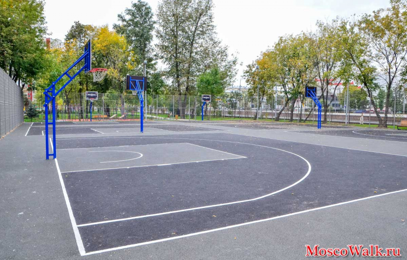 Баскетбольная площадка в парке Фестивальный