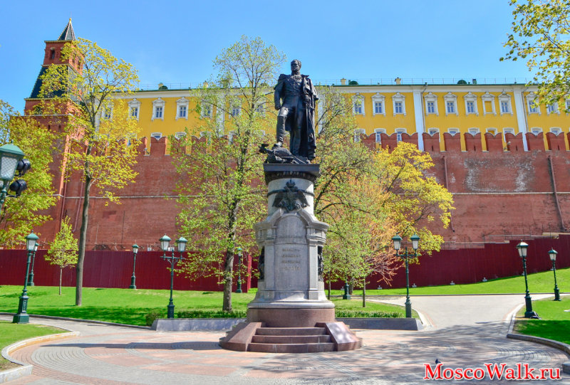 Памятник императору Александру I в Александровском саду