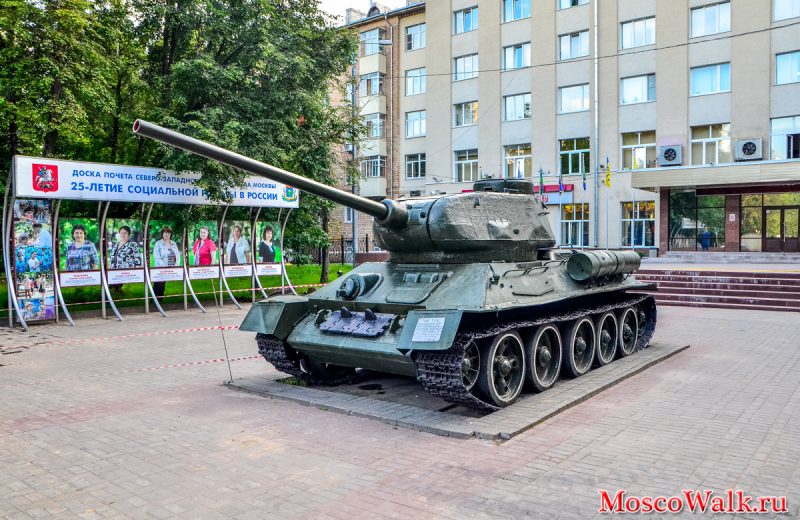 танк Т-34 на улице Свобода