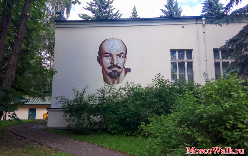 Дзержинский памятник Ленину
