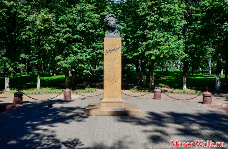 памятник Пушкину в Дзержинский