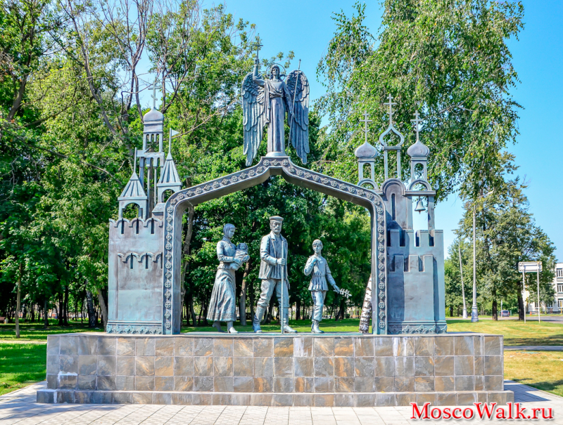 Хибинский сквер Памятник русским паломникам