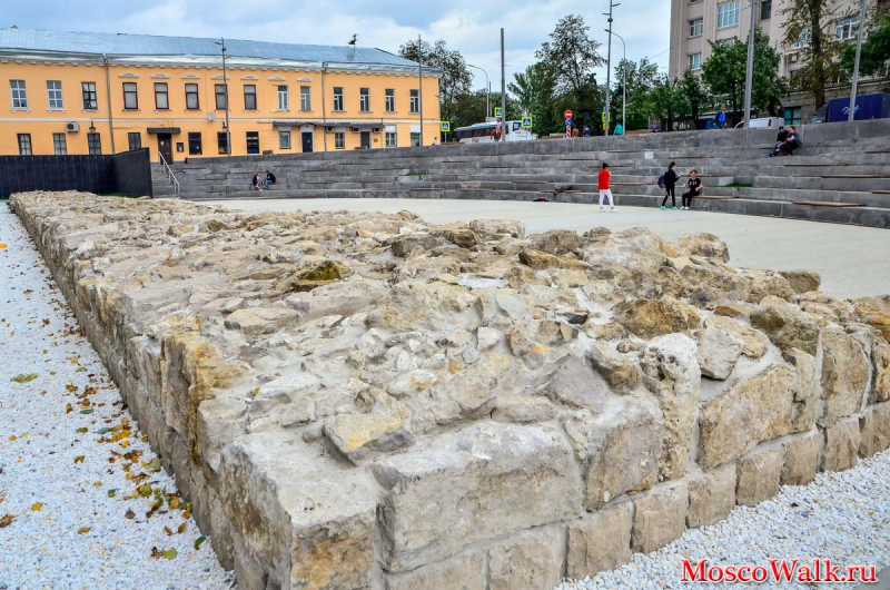 Хохловская площадь. Белгородская стена