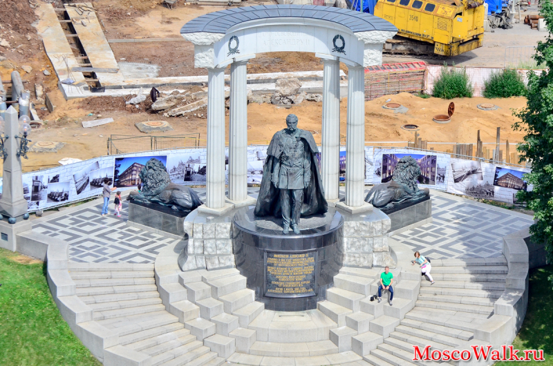 Памятник императору Александру II Освободителю 