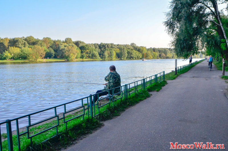 рыбалка на берегу Москва реки