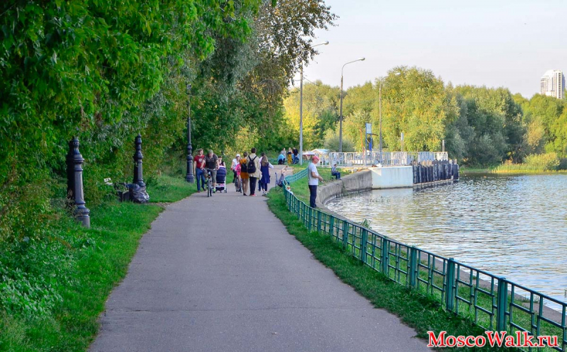 прогулки по набережной Москва реки