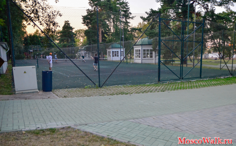 Покровский берег теннисный корт