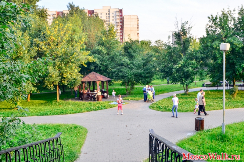 беседки в парке реки Городня
