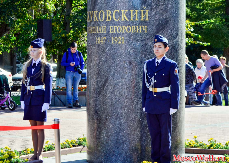 памятник Николай Егорович Жуковский