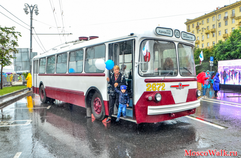 Троллейбус ЗиУ-5