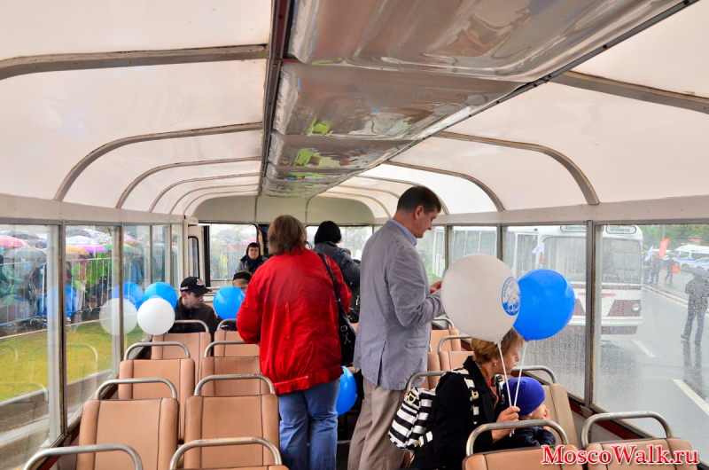 выставка автобусов и троллейбусов на празднике