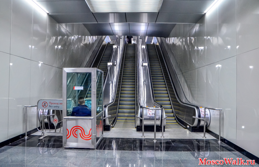 эскалатор на станции метро
