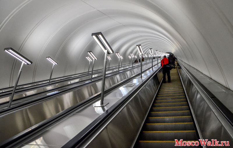 Самый длинный эскалатор в метро