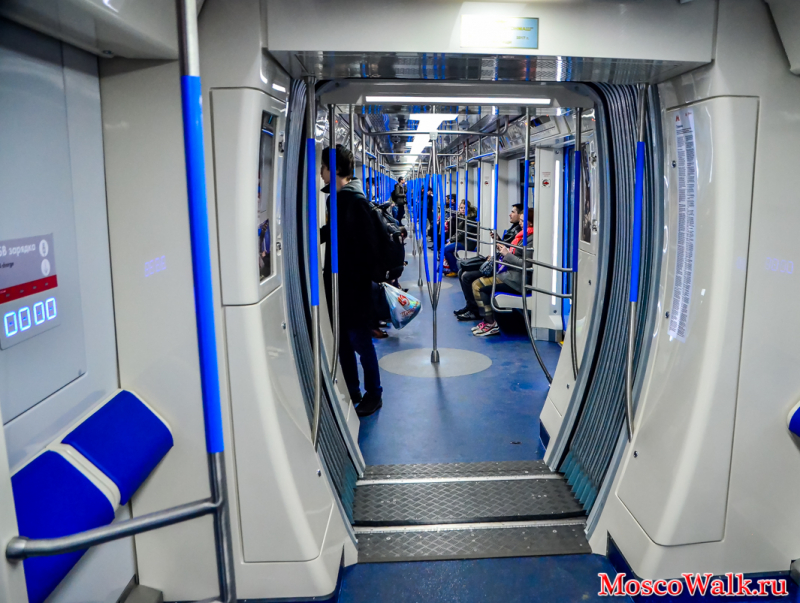 Первый поезд Москва в метро