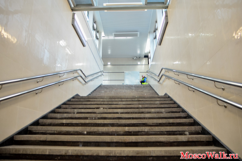 лестница на станции Студенческая