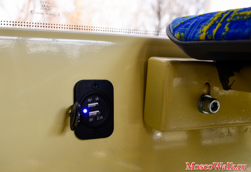 USB зарядки в трамваи Витязь М