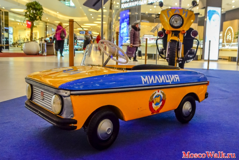 Педальный автомобиль Москвич