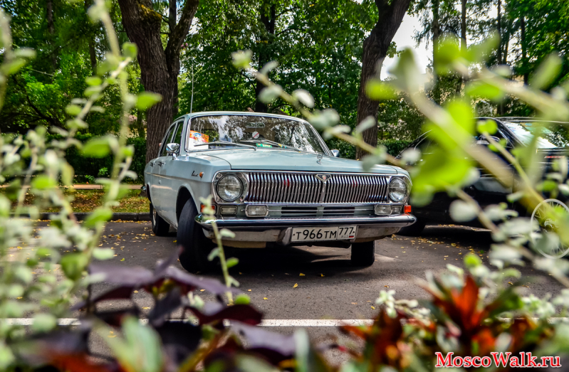 ретро автомобили в парке Сокольники