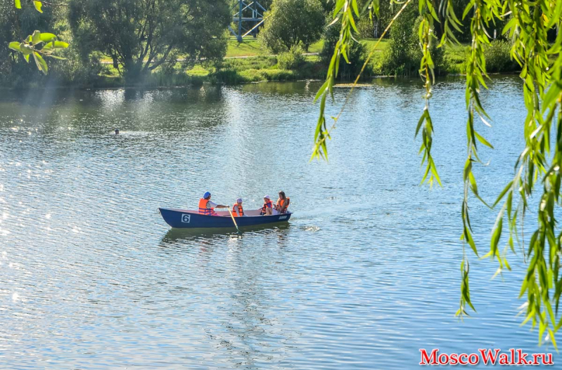 прокат лодок в парке Митино