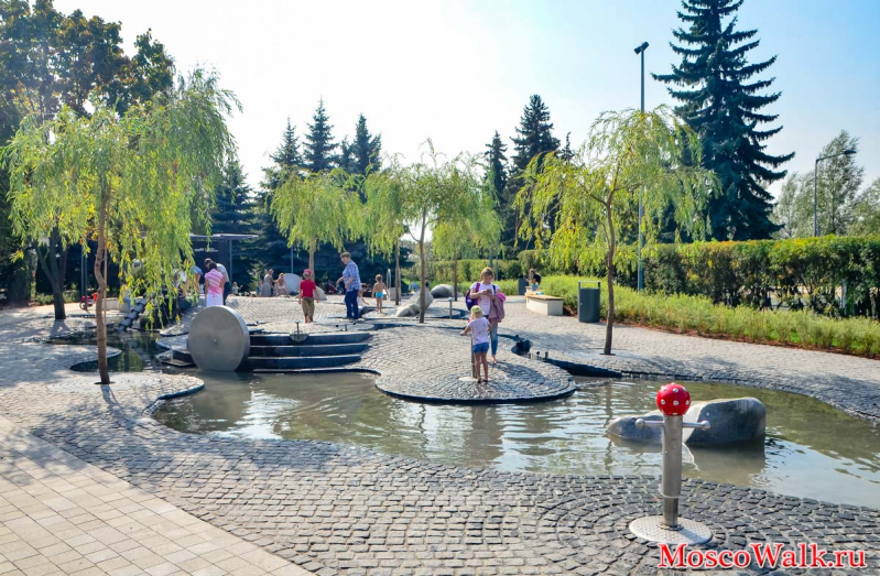 детская площадка Салют в парке Горького