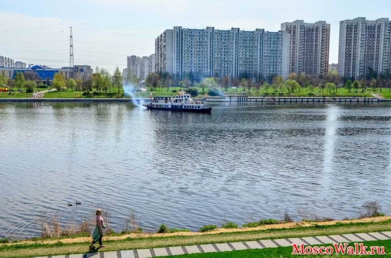теплоход в парке 850-летия Москвы