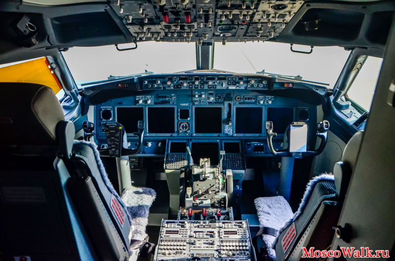 кабина пилотов Boeing 737-800 Next Generation