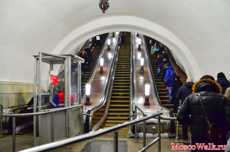 эскалаторы на станции Комсомольская