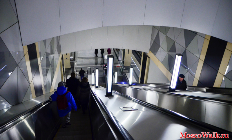 Спуск в метро Селигерская