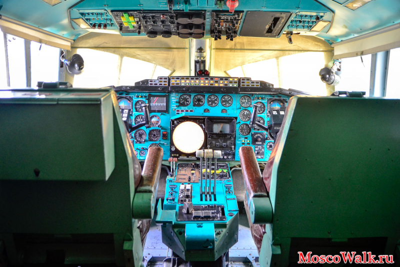 кабина пилотов Ту-144