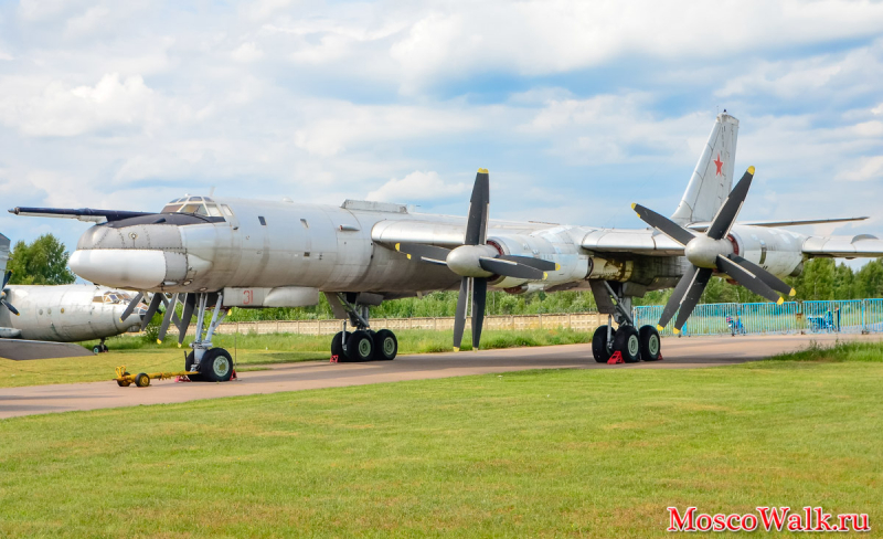стратегический бомбардировщик Ту-195
