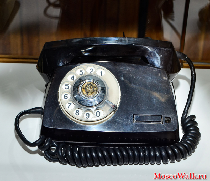 советский телефонный аппарат