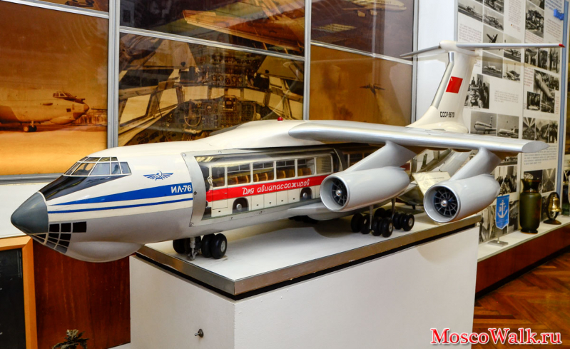 Грузовой транспортный самолет Ил-62