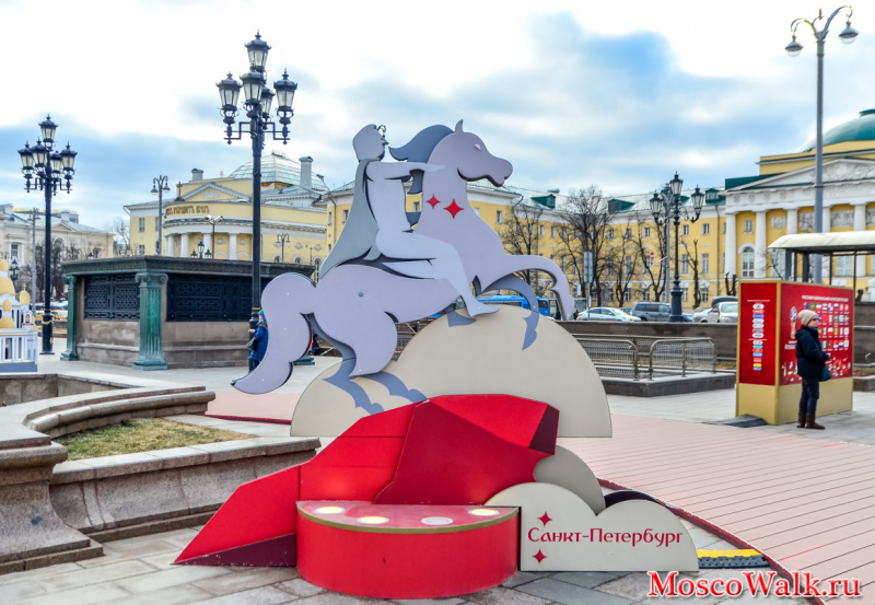 Медный всадник памятник Петру I на Сенатской площади в Санкт-Петербурге
