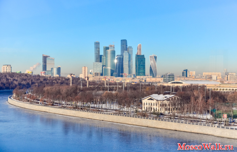 Вид на Москва сити с канатной дороги