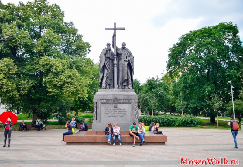 памятник святым равноапостольным Кириллу и Мефодию