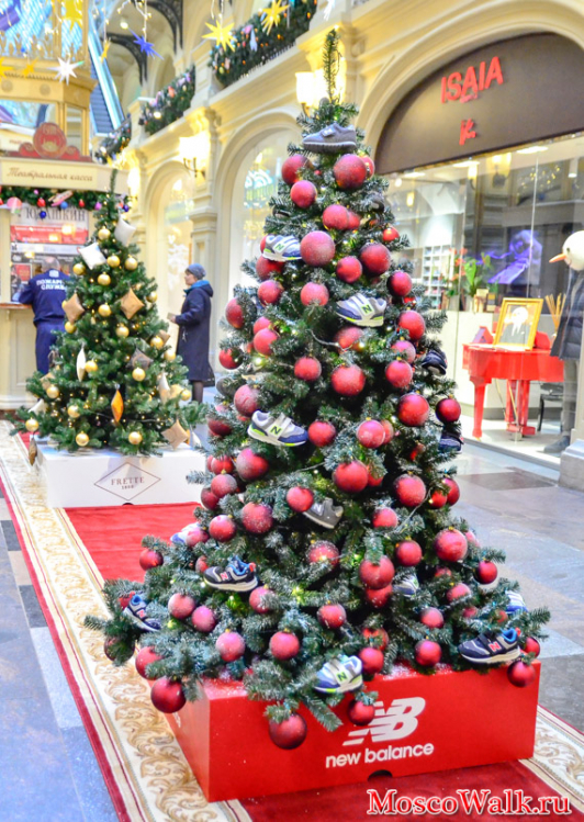 Новогодние елки в ГУМе на Красной площади
