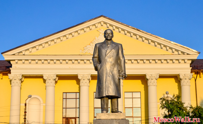 Бор памятник Ленину