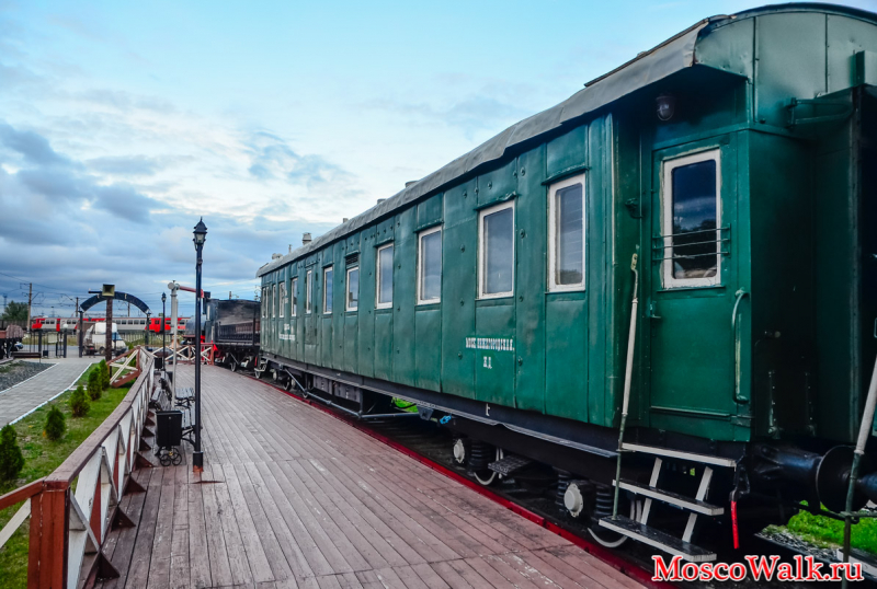 пассажирский вагон в музее паровозов