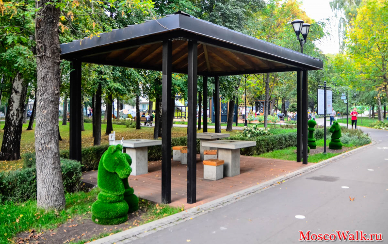 Новослободский парк столы для шахмат