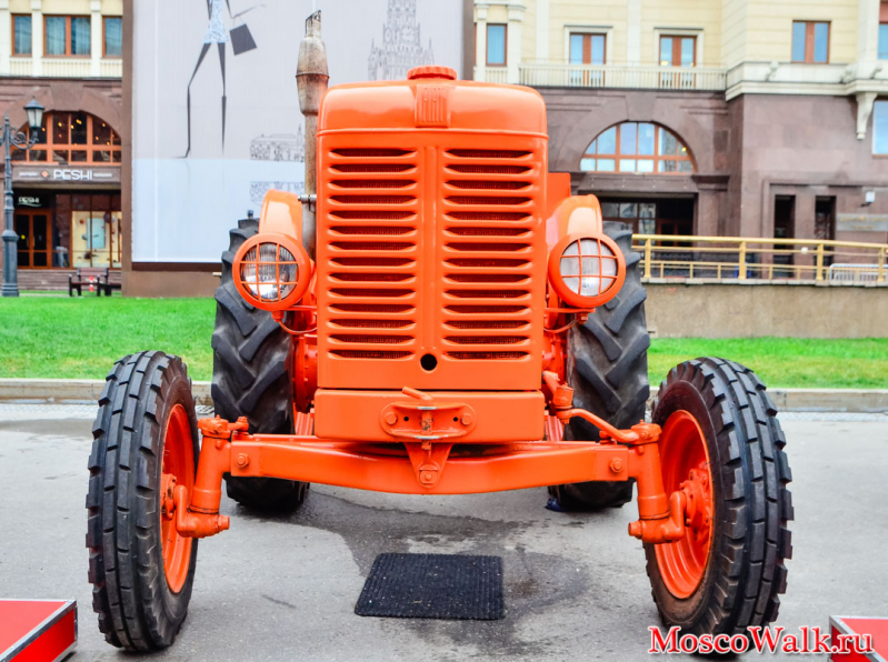 Манежная площадь выставка тракторов