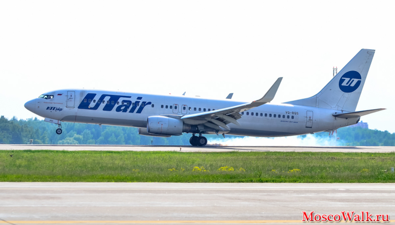 UTair совершают посадку в Домодедово
