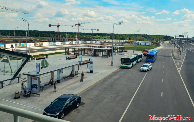 автобусы у метро Филатов луг