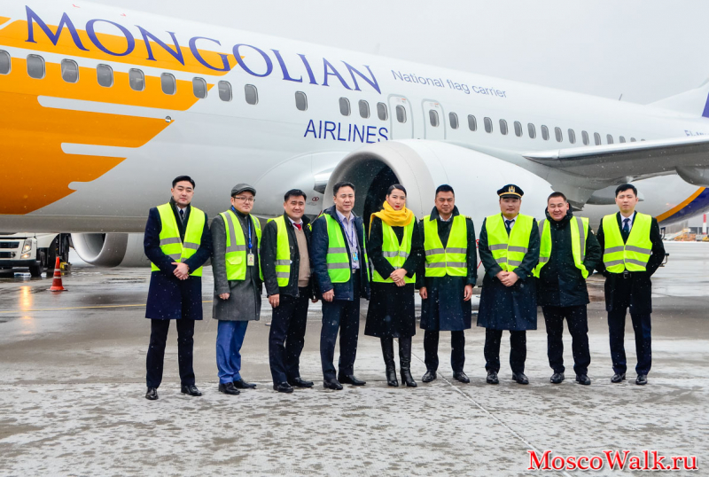 Mongolian Airlines  пилоты и стюардессы