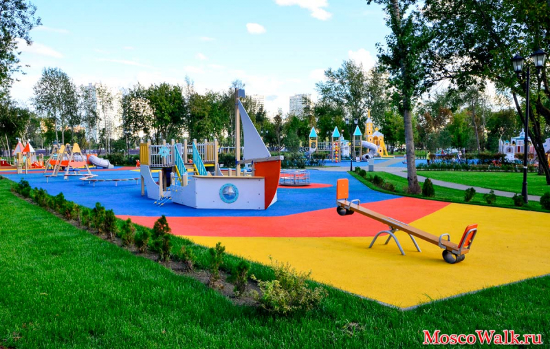 детская площадка в парке Остров мечты