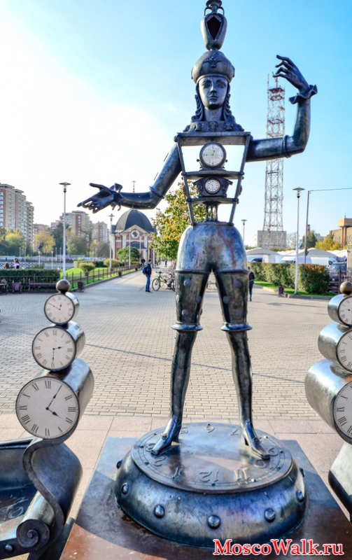 Скульптурная композиция «Человек-Часы» 