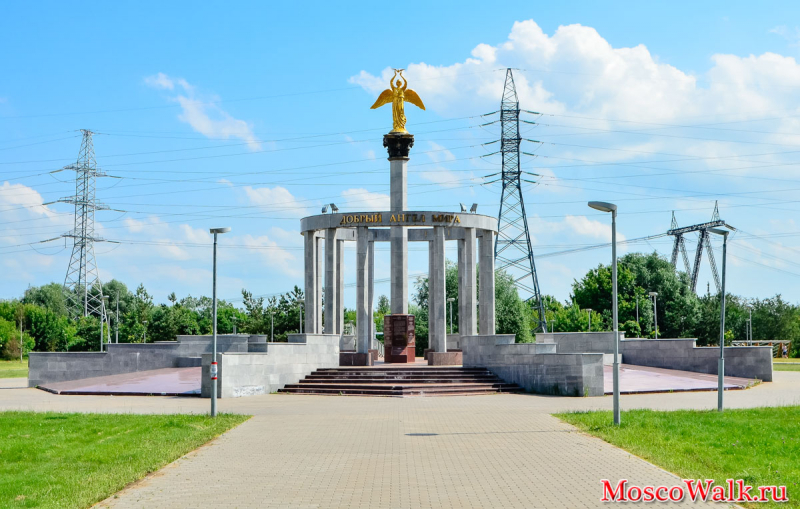 Площадь Героев Отечества в парке 850 летия Москвы