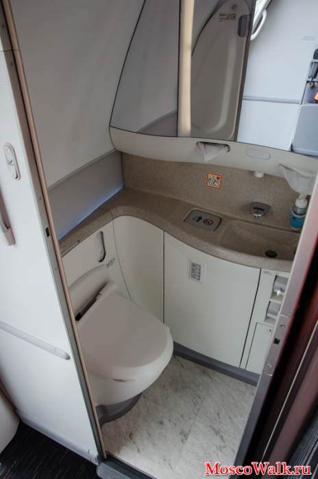 туалет Dreamliner Japan Airlines 