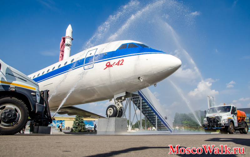 Самолету Як-42 на ВДНХ вернули историческую ливрею