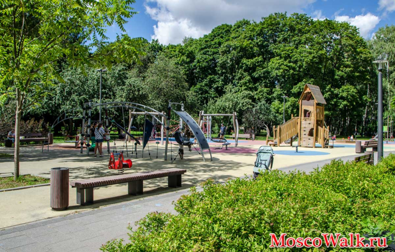 Детская площадка в парке Дружбы