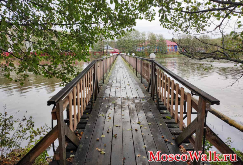 деревянный мост к монастырю